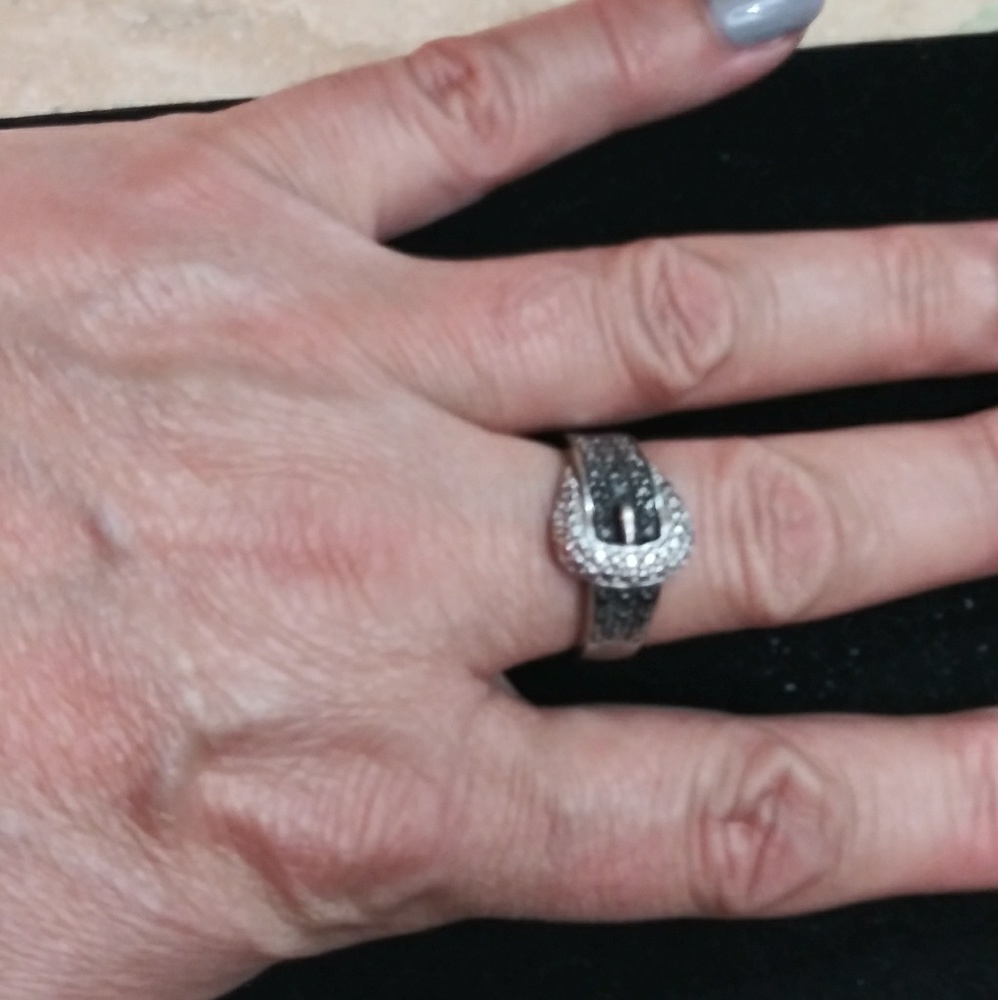 .925 buckle ring w/ diamond chips.
